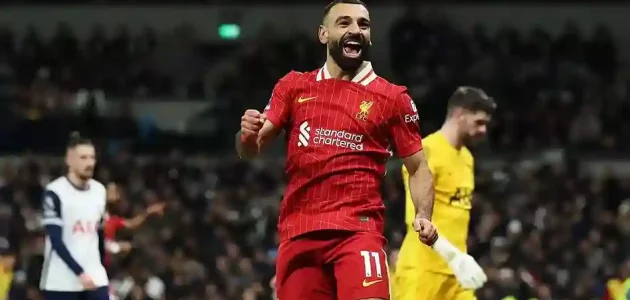 ليفربول يسحق توتنهام بسداسية ويتصدر سباق لقب الدوري الإنجليزي