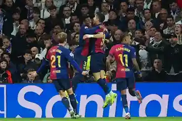 نجم صاعد من برشلونة يجذب اهتمام أندية الدوري السعودي